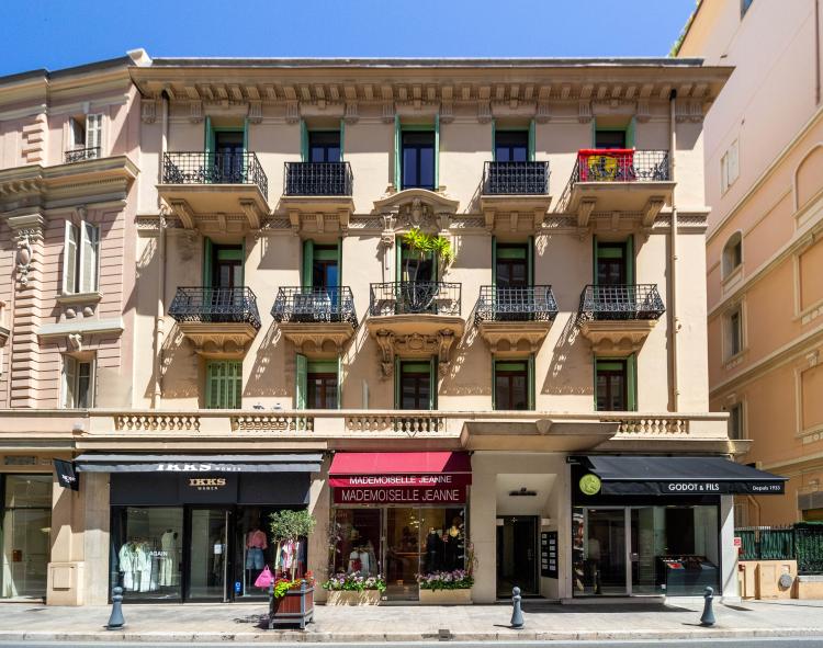 L'Ambassador: Appartement de deux pièces entièrement rénové