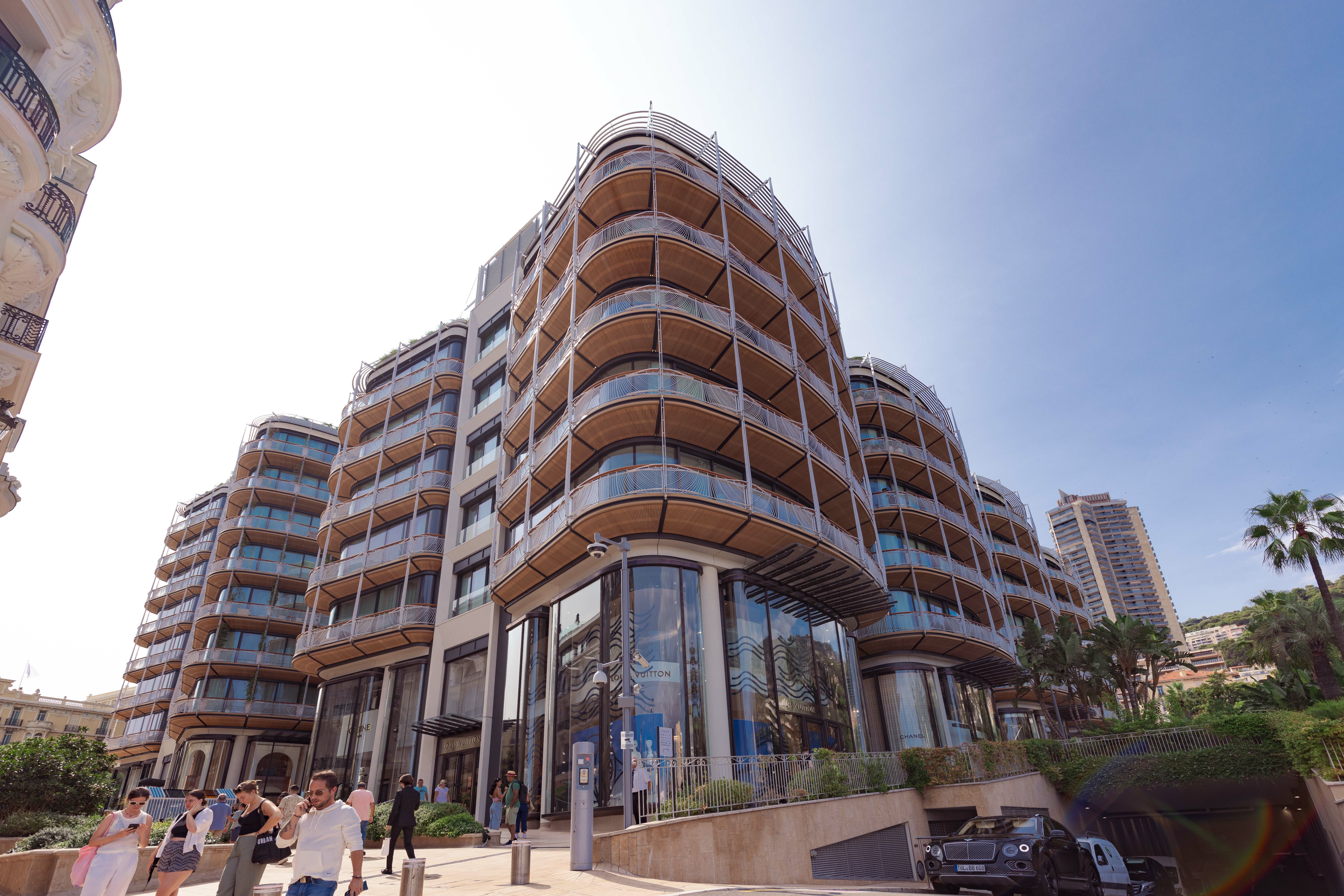 LUXUEUX FULL FLOOR - CARRE D'OR