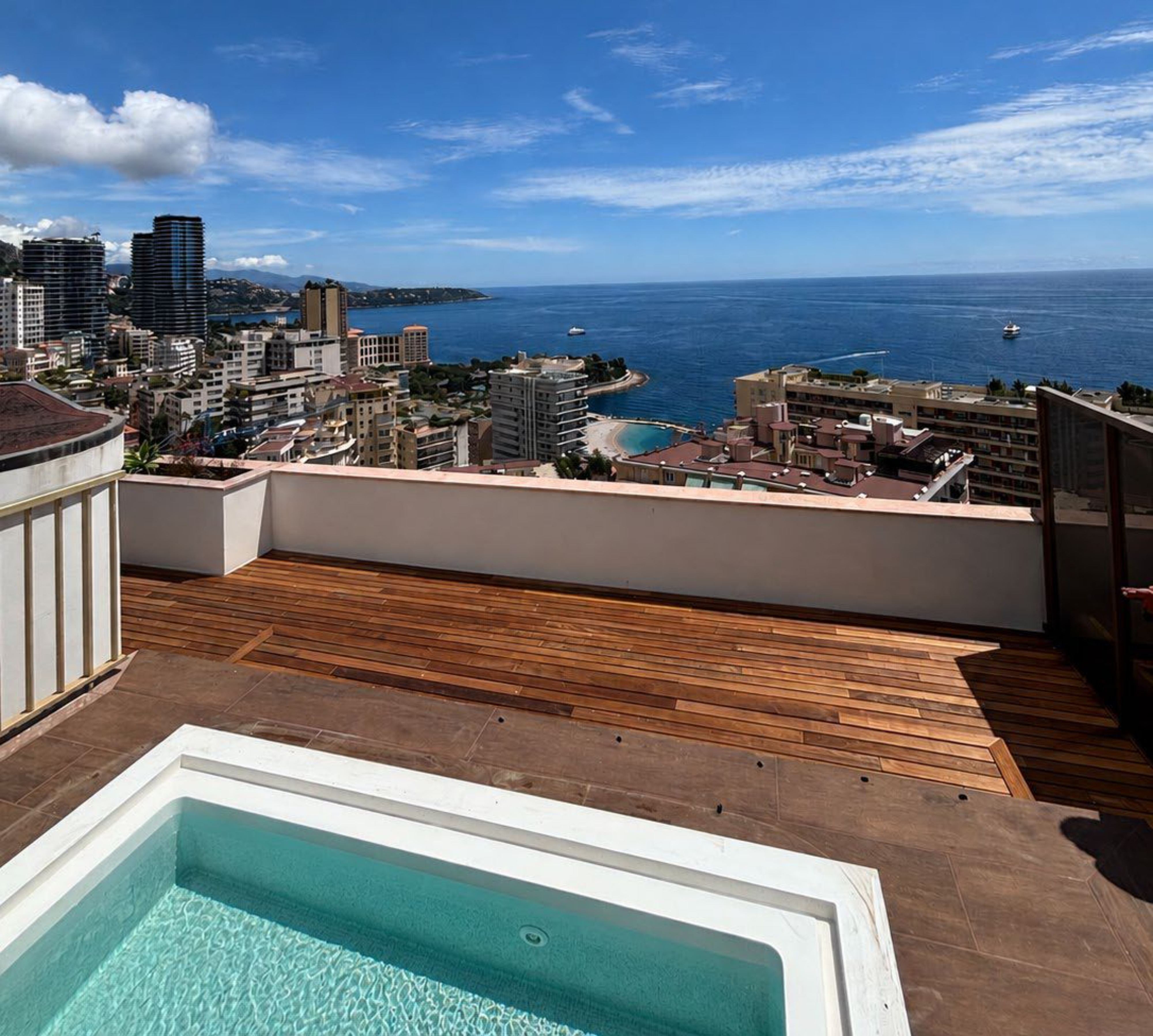 Exceptionnel penthouse en location avec piscine privée et vue mer panoramique