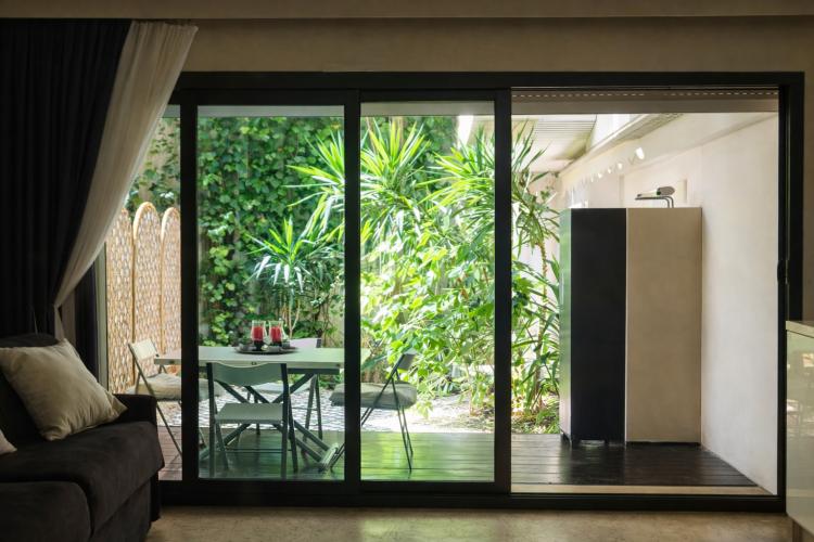 JARDIN EXOTIQUE : studio en location avec jardin privatif