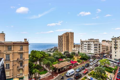 LE CONTINENTAL: 3 pièces à louer avec terrasse, vue dégagée et échappée mer