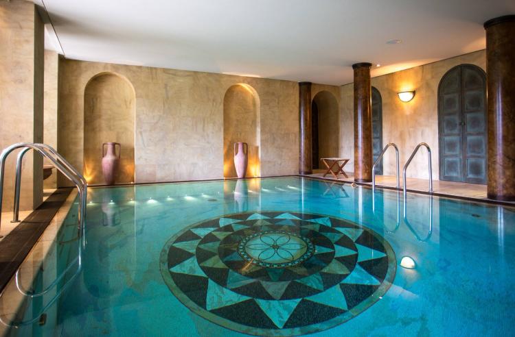 Perle architecturale au bord du lac