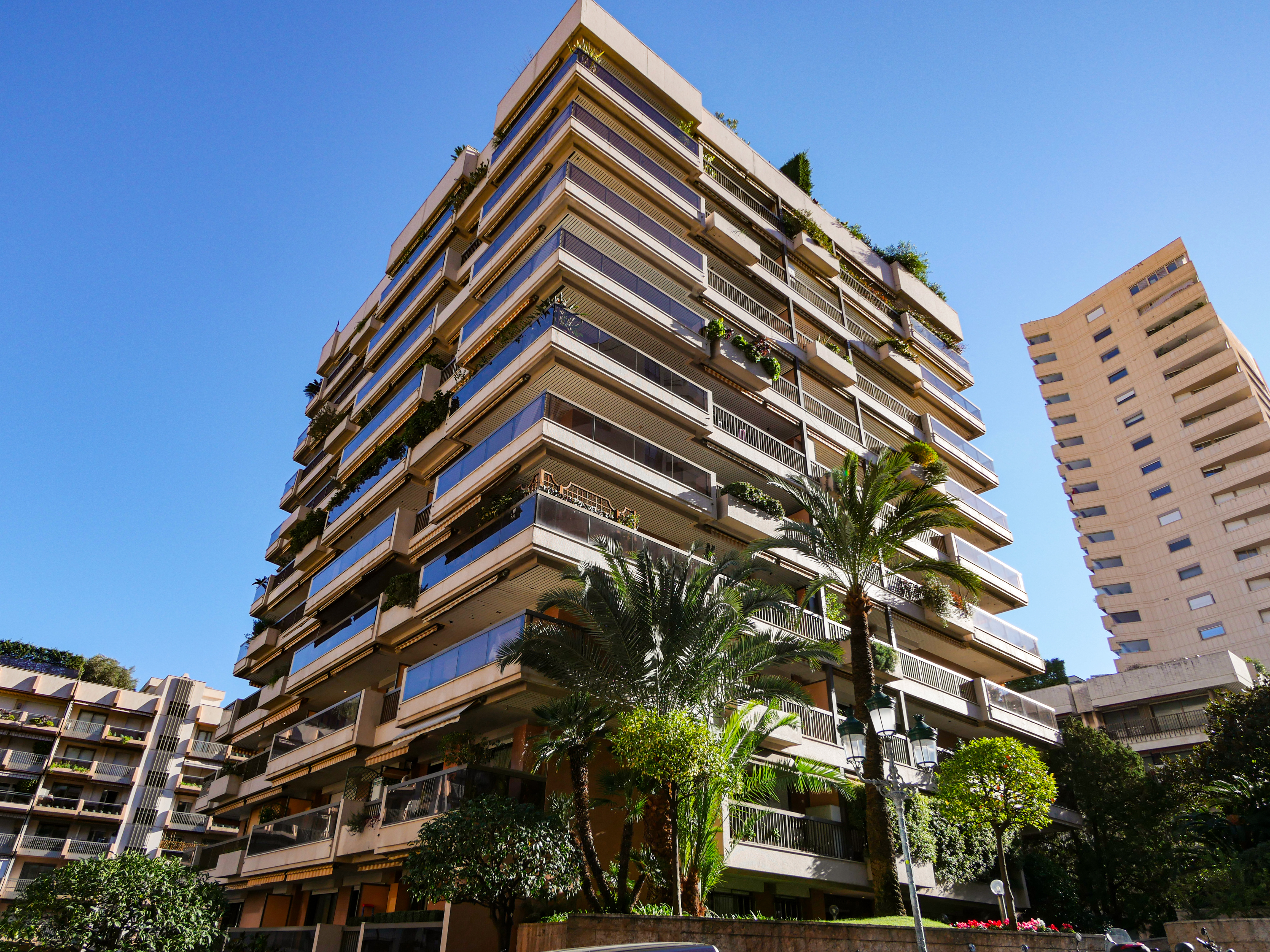 CARRE D'OR - STUDIO REZ-DE-JARDIN AVEC TERRASSE - CALME