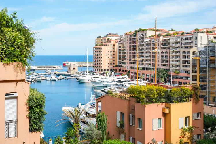 PORT DE FONTVIEILLE - STUDIO AVEC APERÇU MER