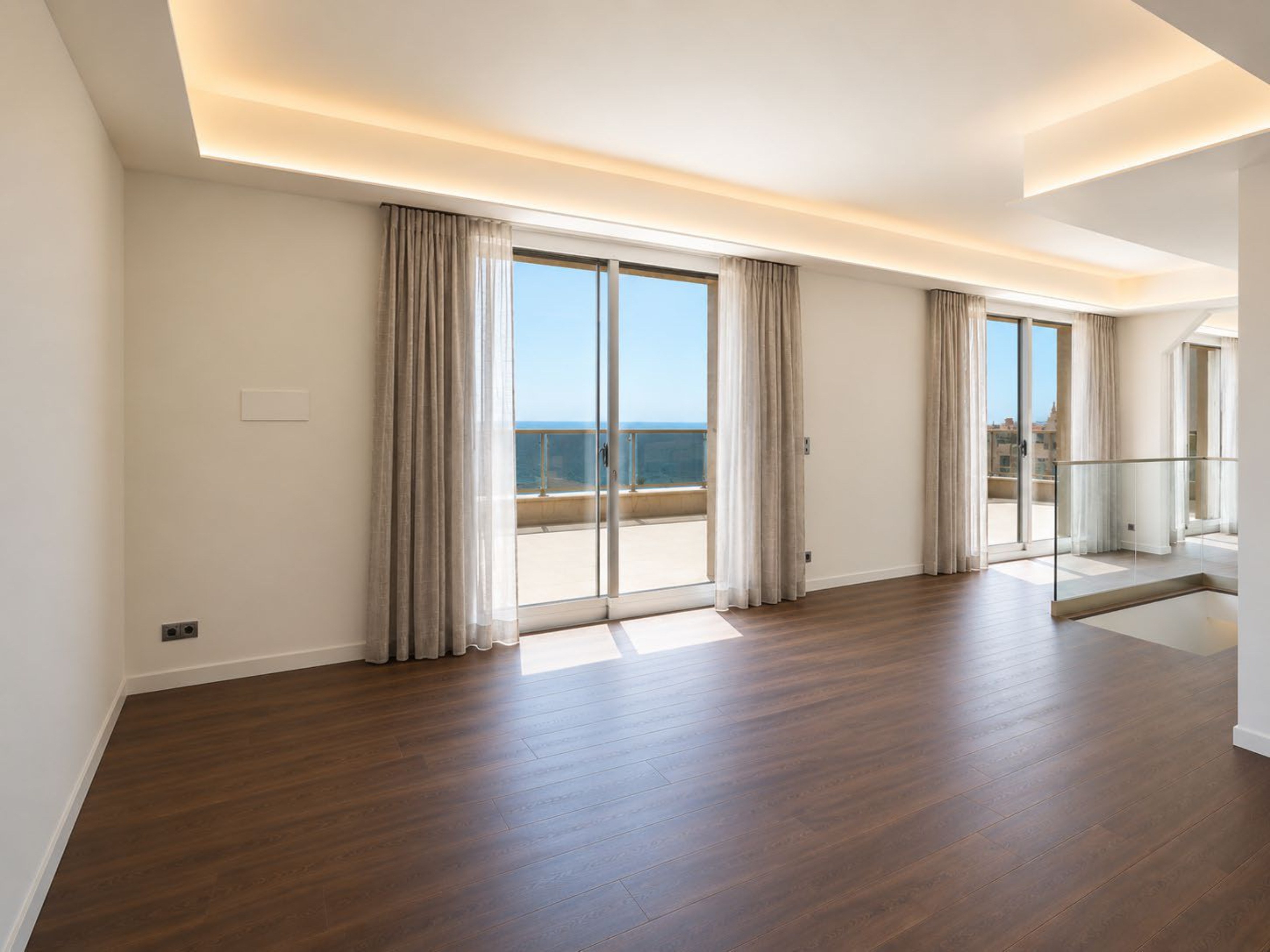 Exceptionnel penthouse en location avec piscine privée et vue mer panoramique