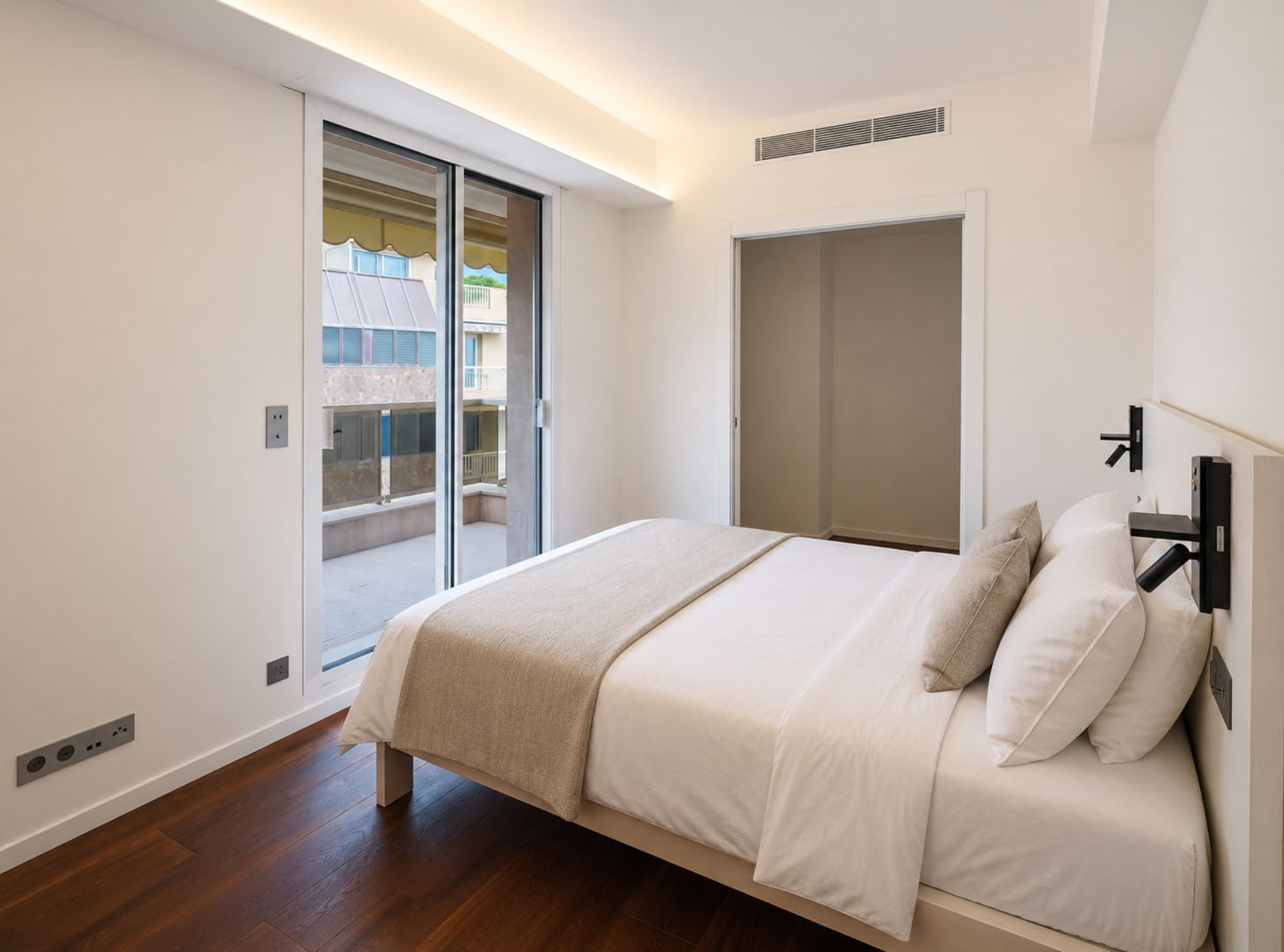 Exceptionnel penthouse en location avec piscine privée et vue mer panoramique