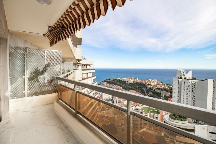 Ligures : Studio Entièrement Rénové avec Vue Mer Panoramique, Cave et Parking