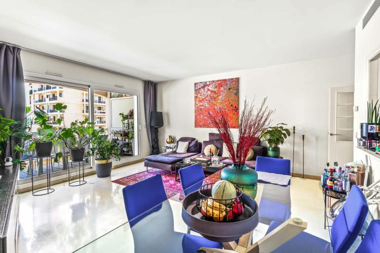 Villa Bianca: Spacieux 3 Pièces à Proximité de Mareterra avec Parking Double & Cave