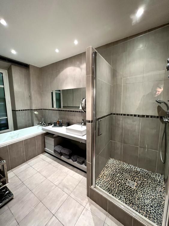 SOUS OFFRE ACCEPTÉE- MONTE CARLO - IMMEUBLE BOURGEOIS SOUS LOI - 4 PIECES