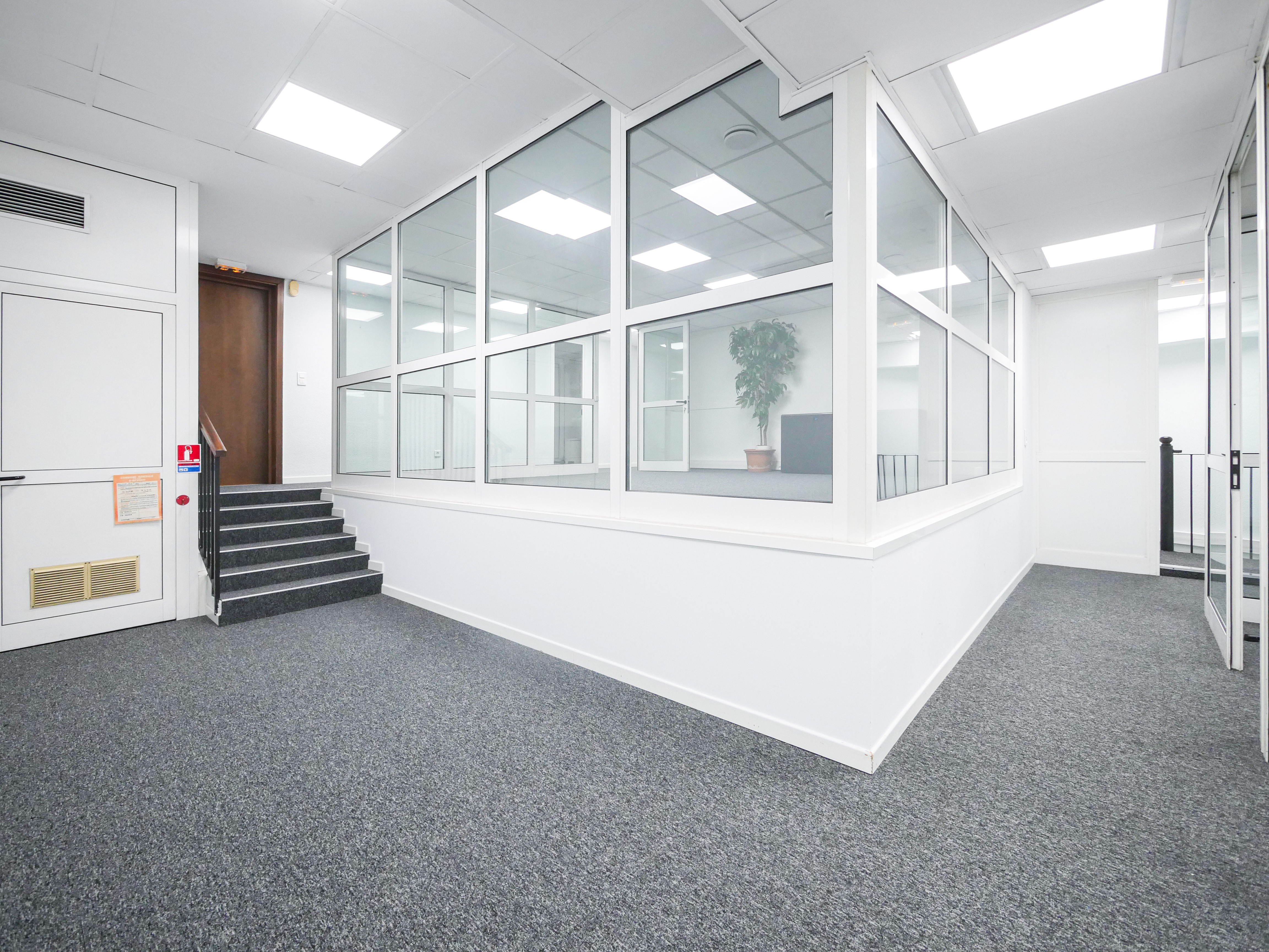 CARRE D'OR - LOCAL A USAGE DE BUREAUX OU COMMERCIAL
