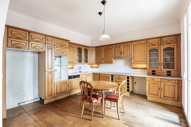 Villa Nel : 3 Pièces à Rénover avec Vue Mer et Cave