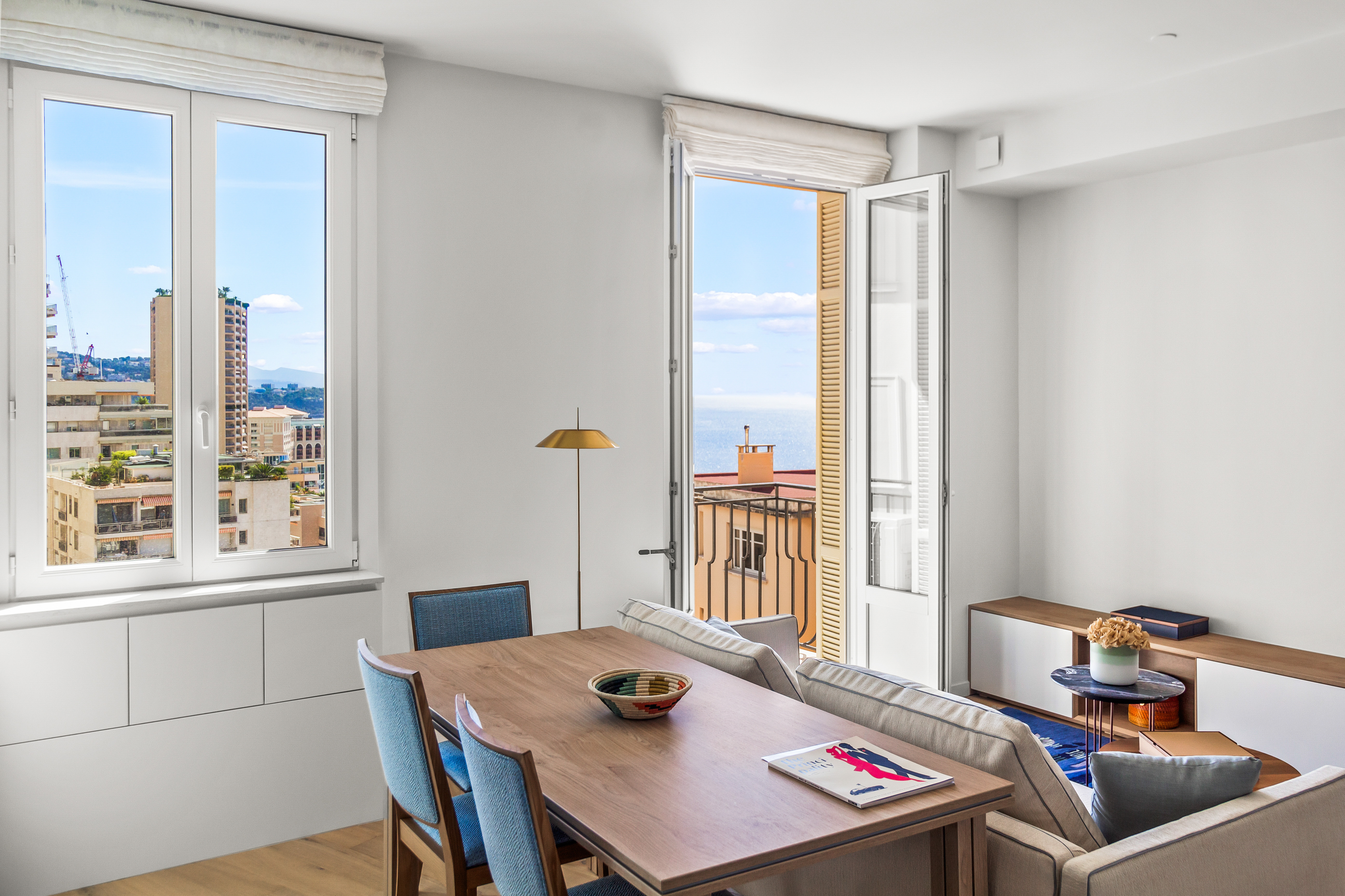 Appartement rénové de deux pièces avec une vue jusqu’à la mer