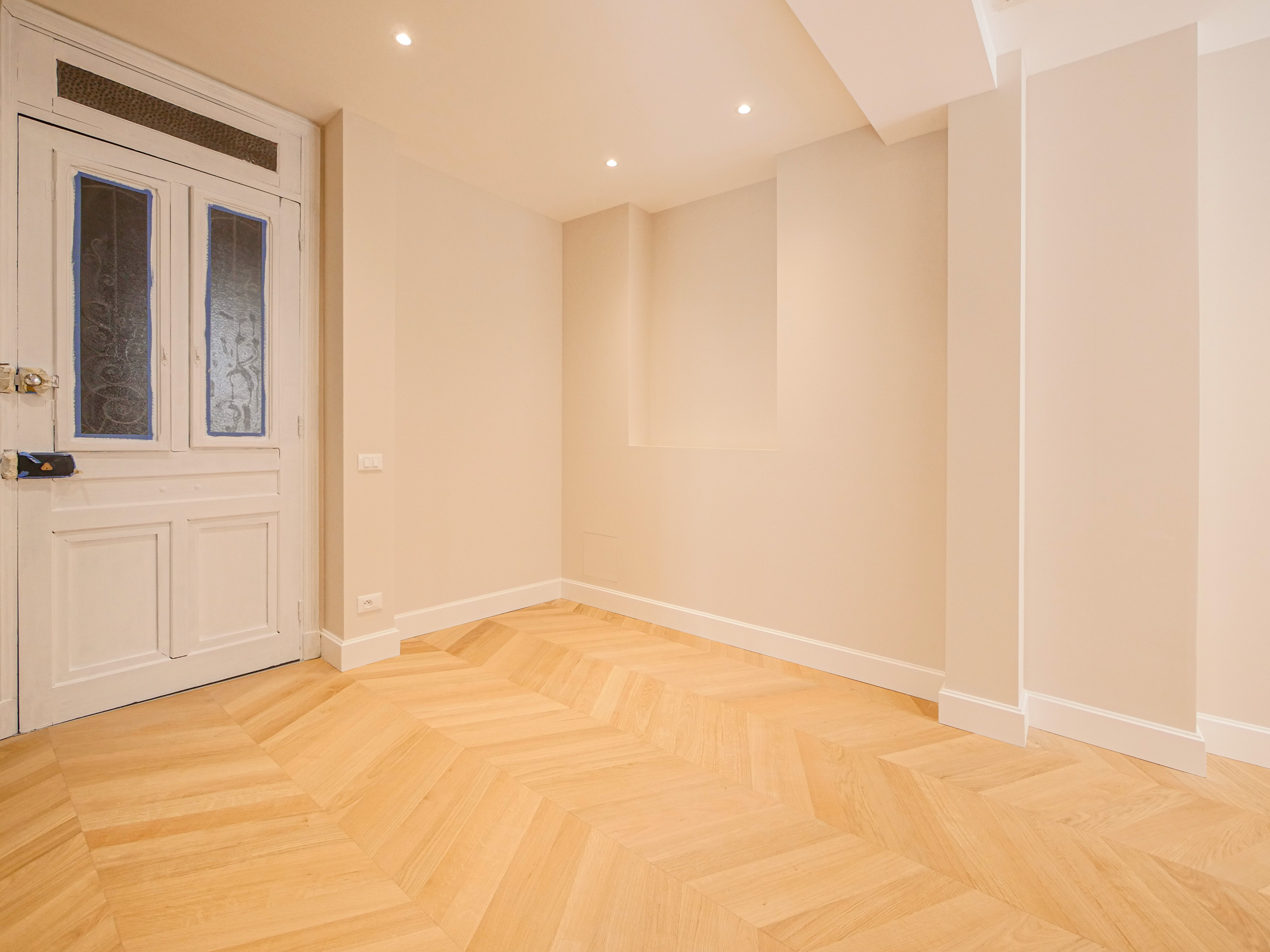 PALAIS BELVÉDÈRE - 2 PIÈCES RÉNOVÉ - USAGE MIXTE
