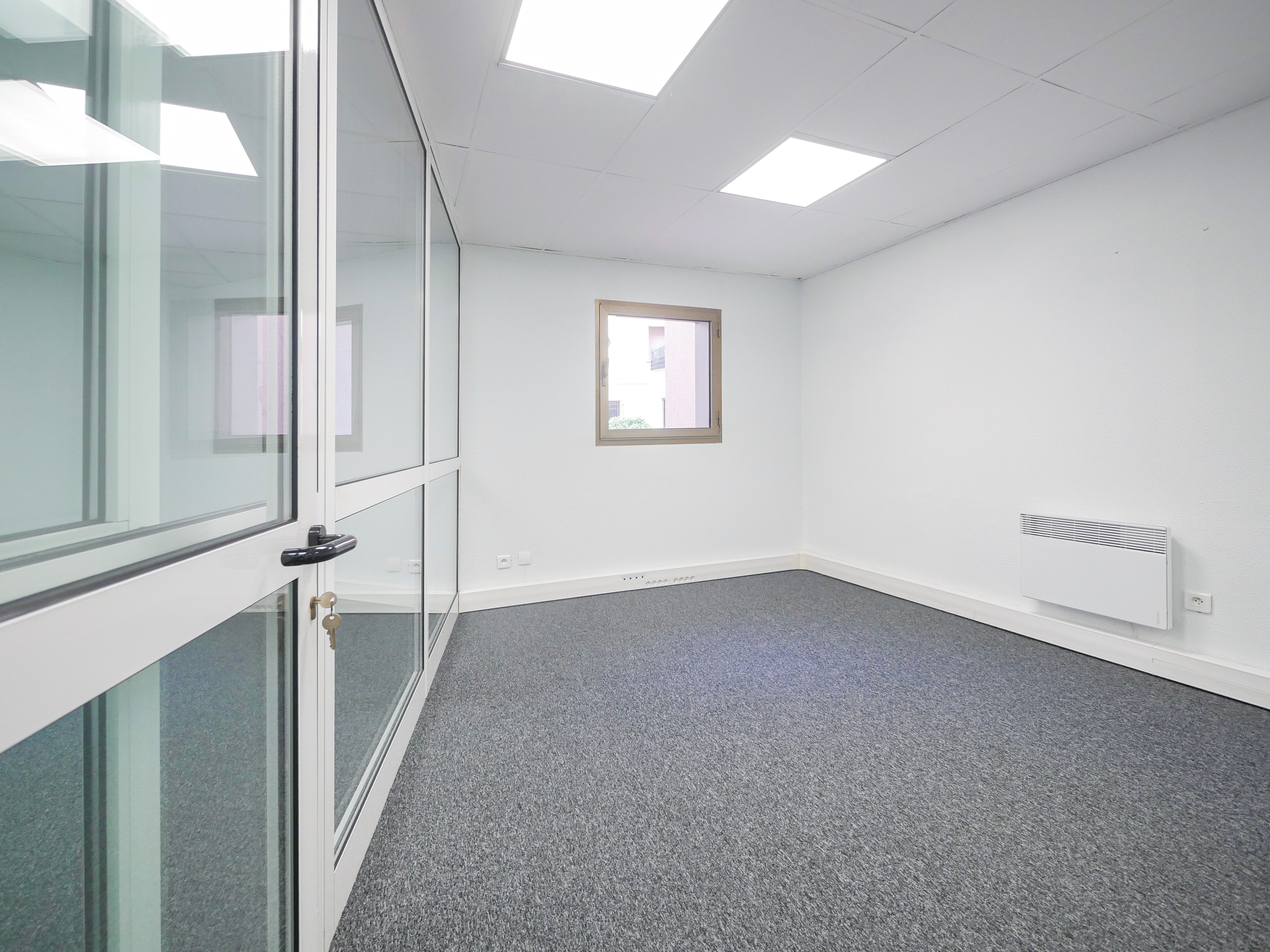 CARRE D'OR - LOCAL A USAGE DE BUREAUX OU COMMERCIAL