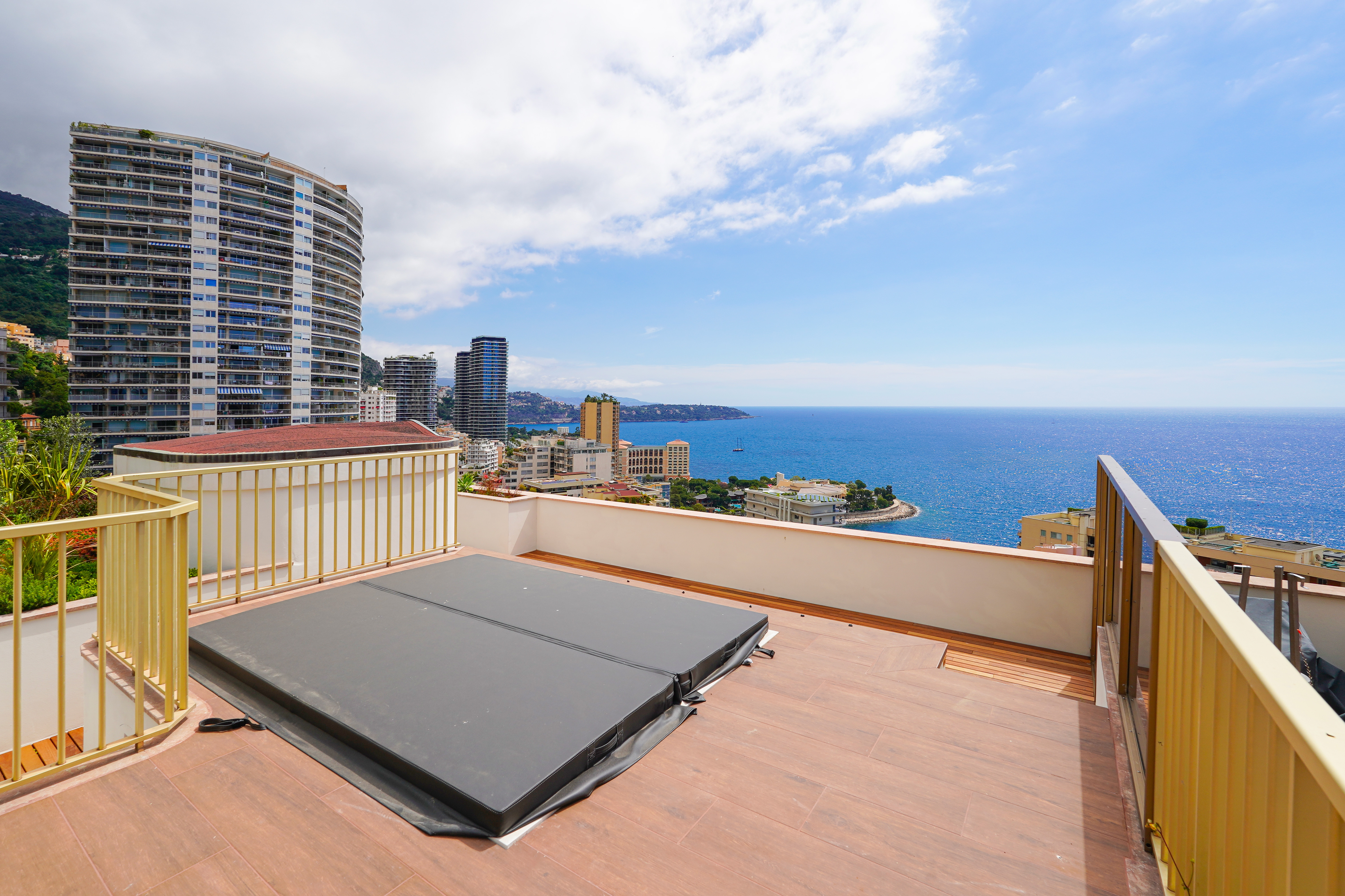 QPme3_terrasse-vue-mer-jacuzzi-villa-annonciade-barnes-valeri-agency-monaco-1779292129.jpg