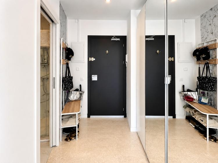 LA ROUSSE - ANNONCIADE - STUDIO EN ETAGE ELEVE