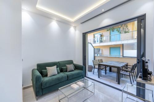 BETTINA: moderne studio rénové avec terrasse en location