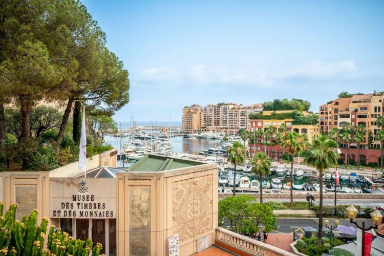 FONTVIEILLE: bureau de 12m2 en location