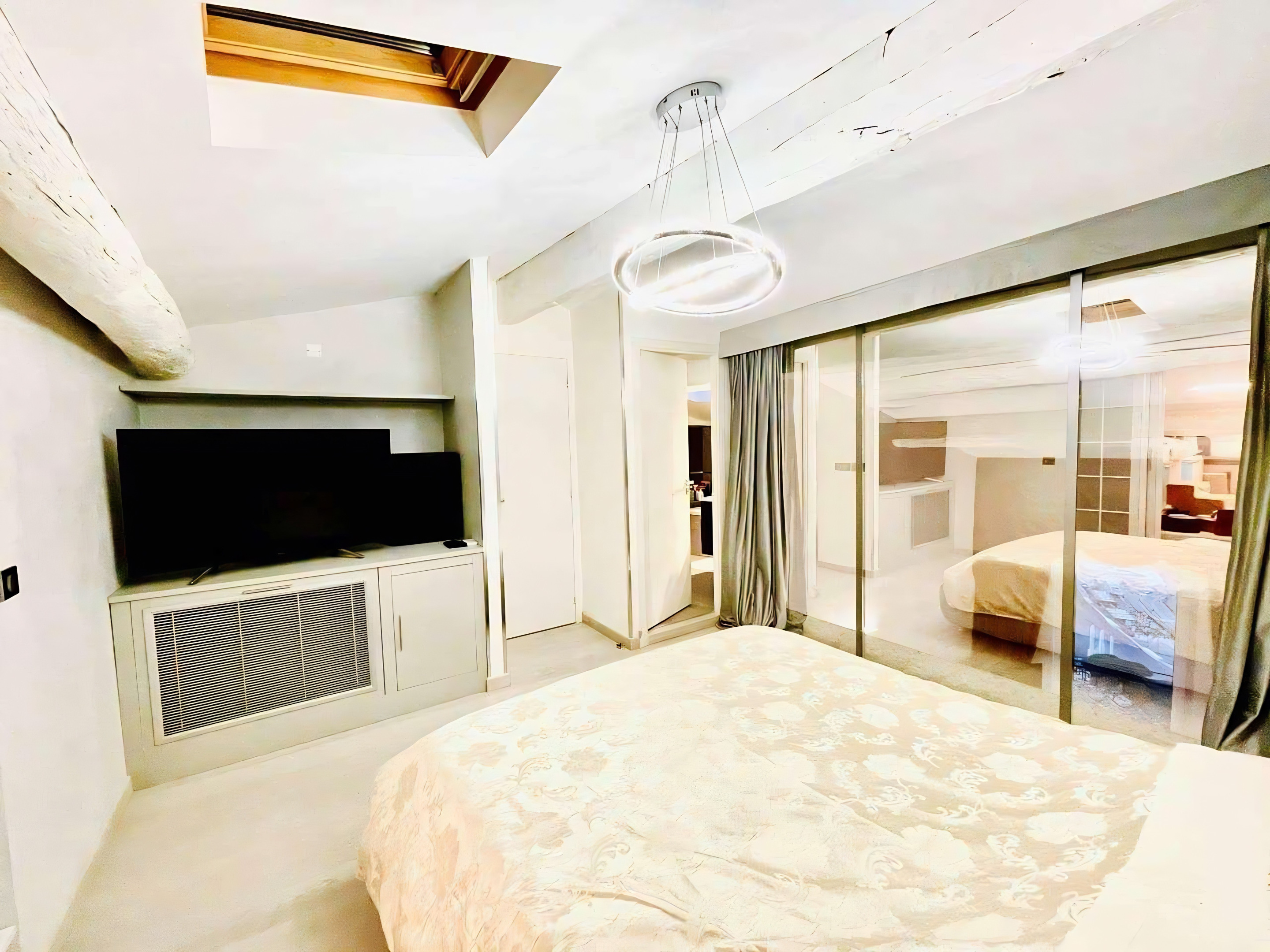Monaco Ville: Duplex de caractère avec vues panoramiques sur Port Hercule et la mer
