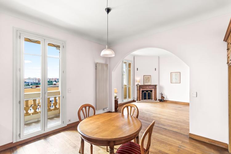 Villa Nel : 3 Pièces à Rénover avec Vue Mer et Cave