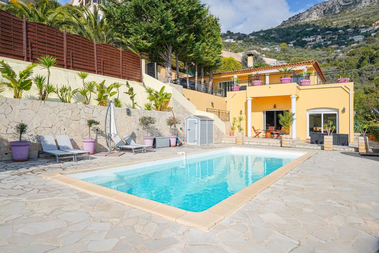 SAINT-LAURENT-D'ÈZE - VILLA - PISCINE