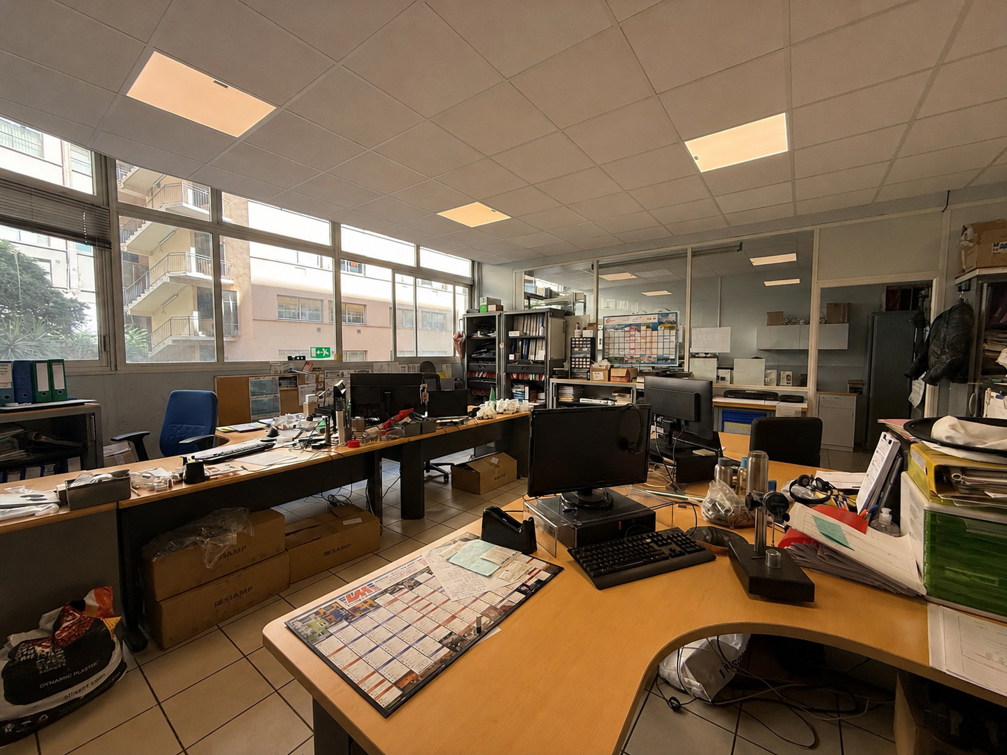 Local en étage, situé dans l'immeuble "Les Industries" - Monaco