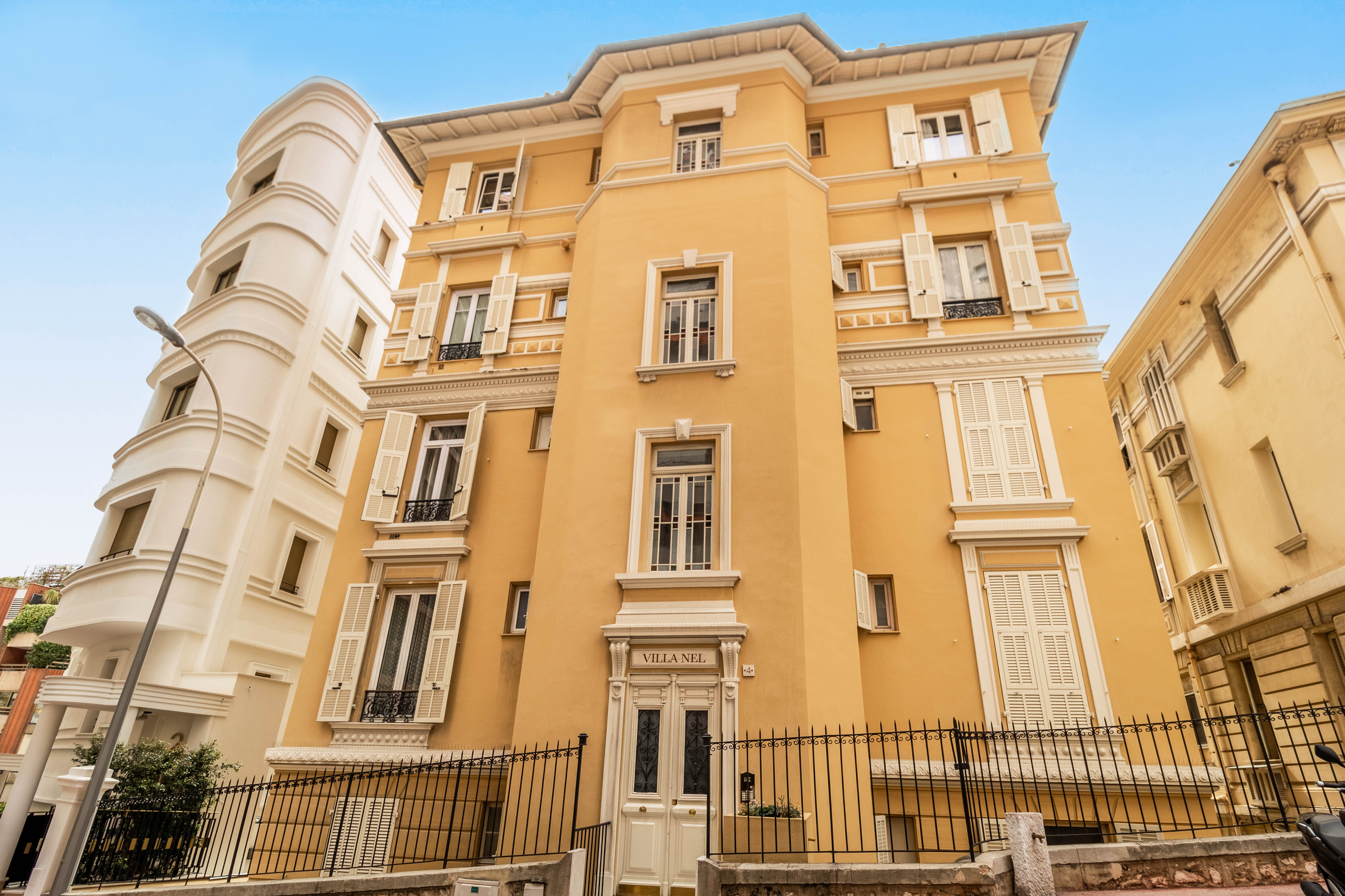 Villa Nel : 3 Pièces à Rénover avec Vue Mer et Cave