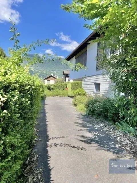 Maison Familiale Des Années 60, Vue Sur Le Lac