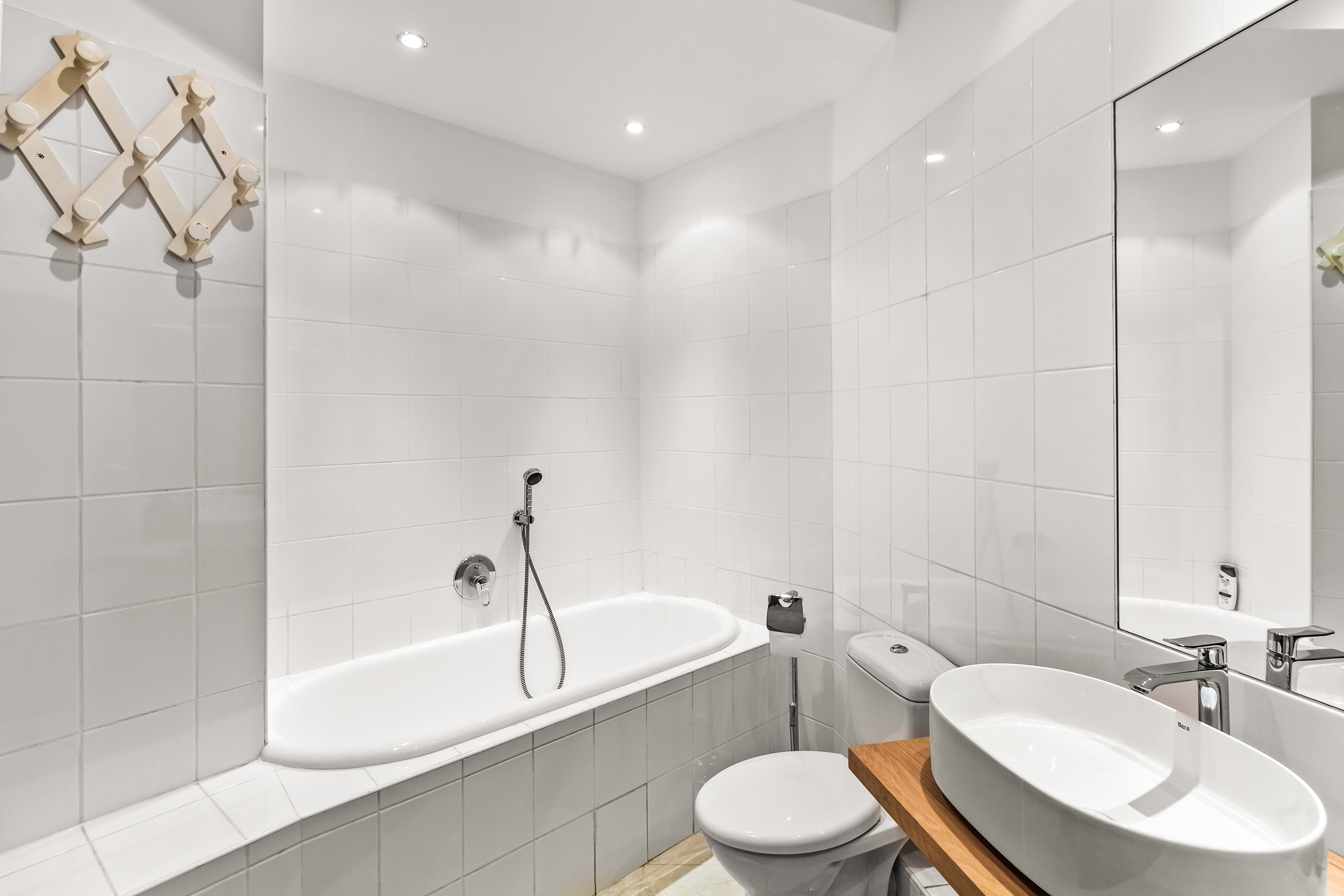 Palais Bosio: Appartement de 3 Pièces avec Terrasse - Calme