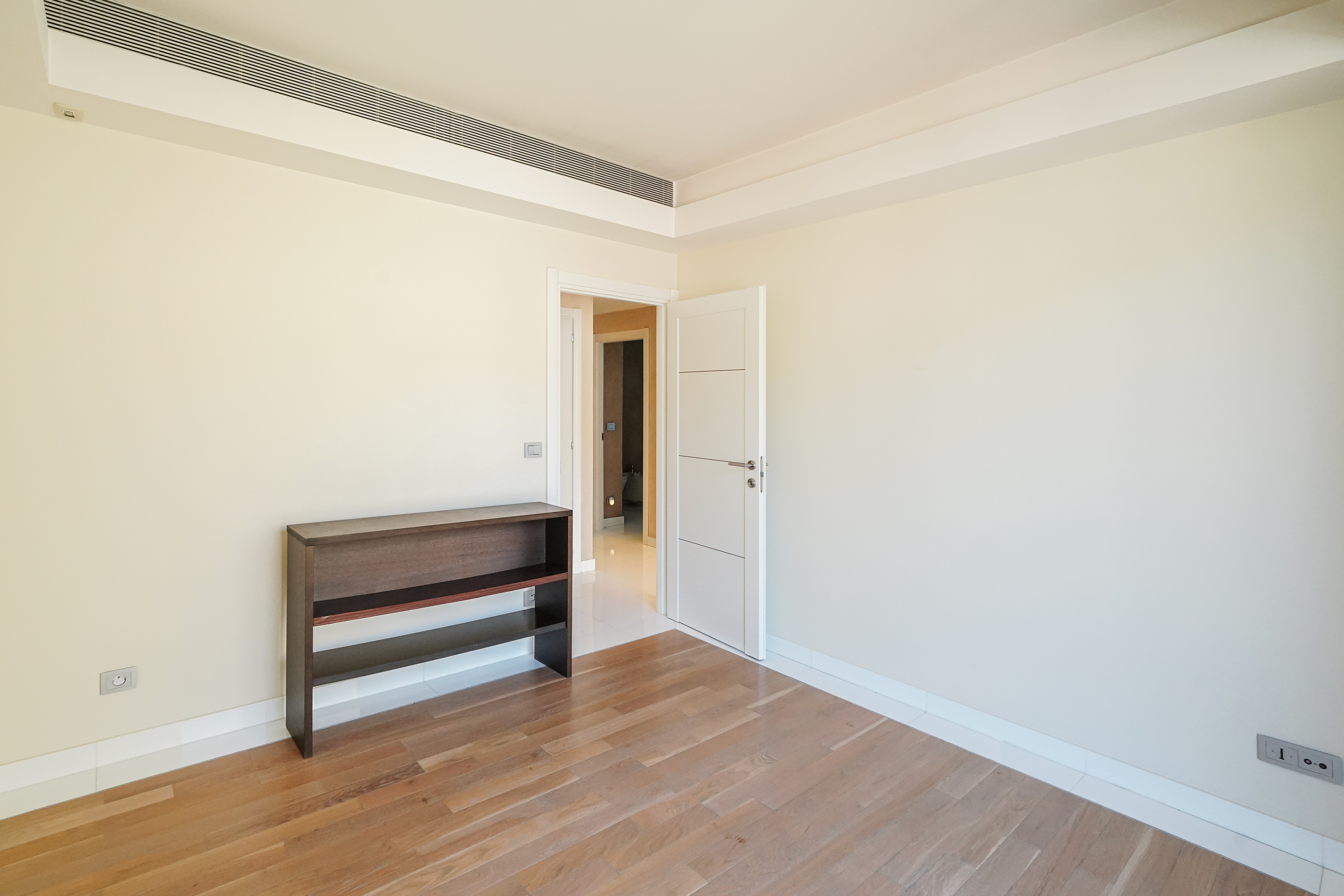 RSzmK_chambre-1-villa-les-pins-barnes-monaco-1773680592.jpg