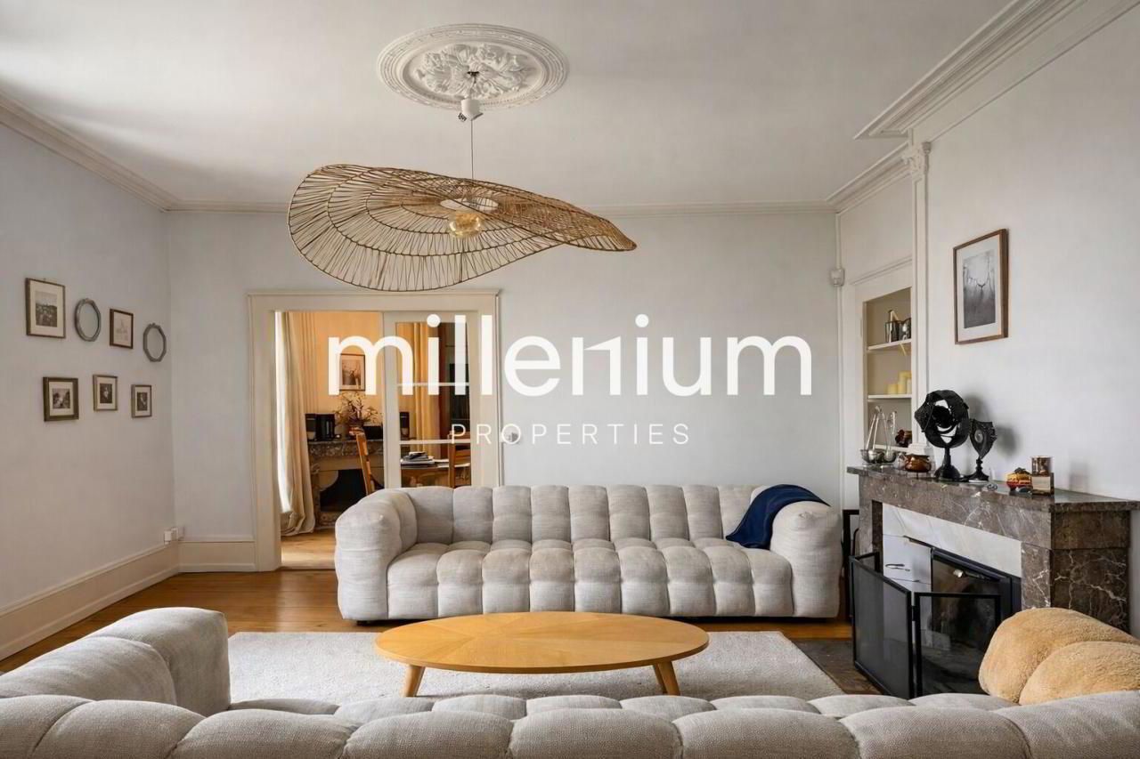 rVoXY_lookmove_237715876_1.jpg
