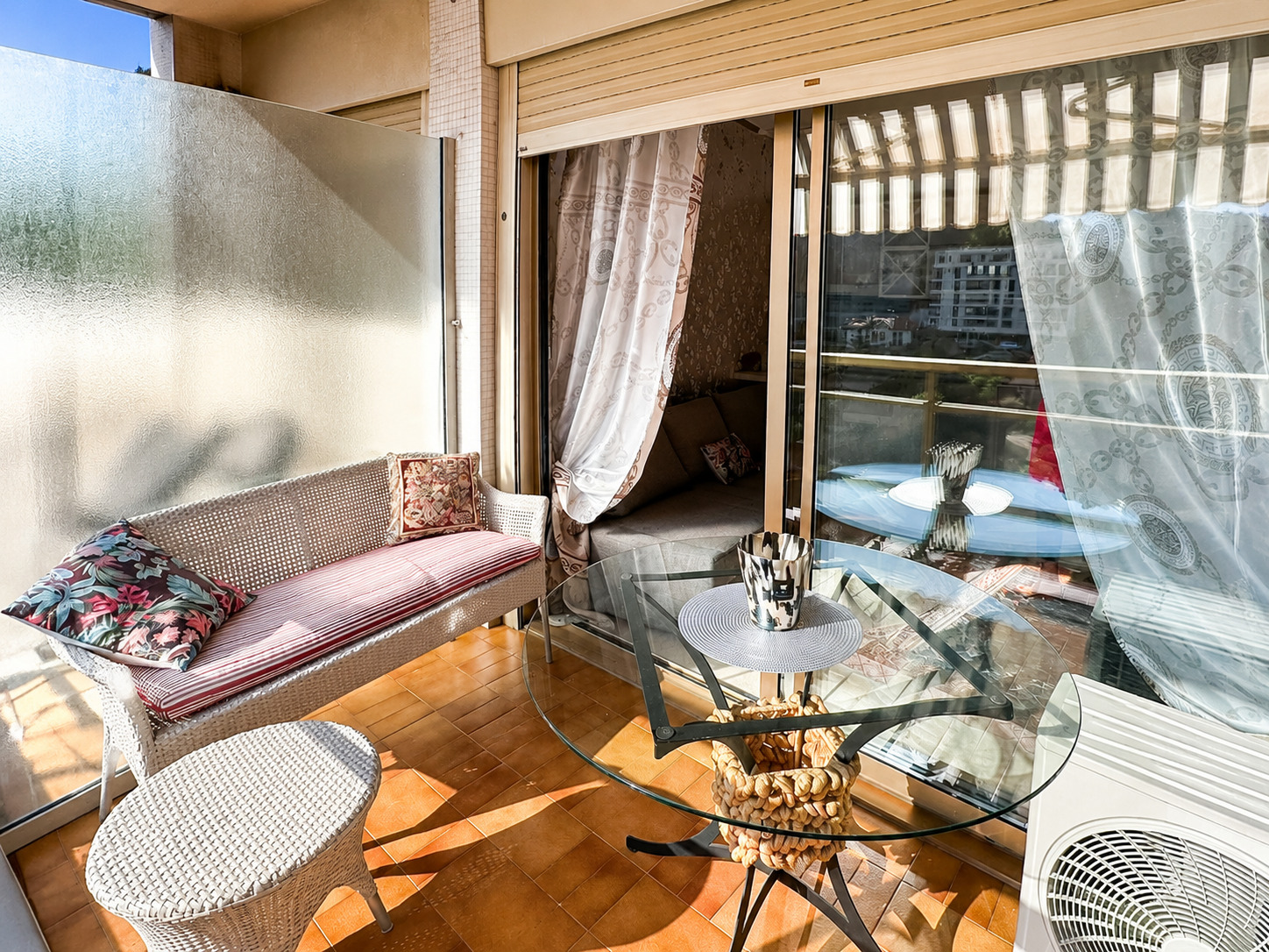 LA ROUSSE - ANNONCIADE - STUDIO EN ETAGE ELEVE