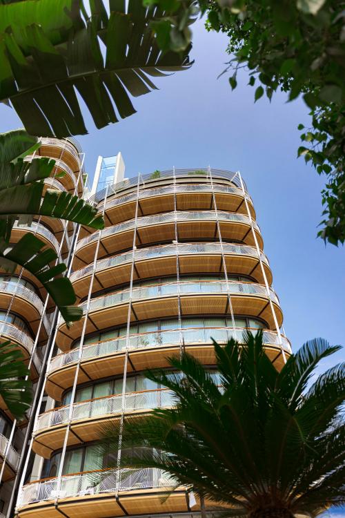 LUXUEUX FULL FLOOR - CARRE D'OR