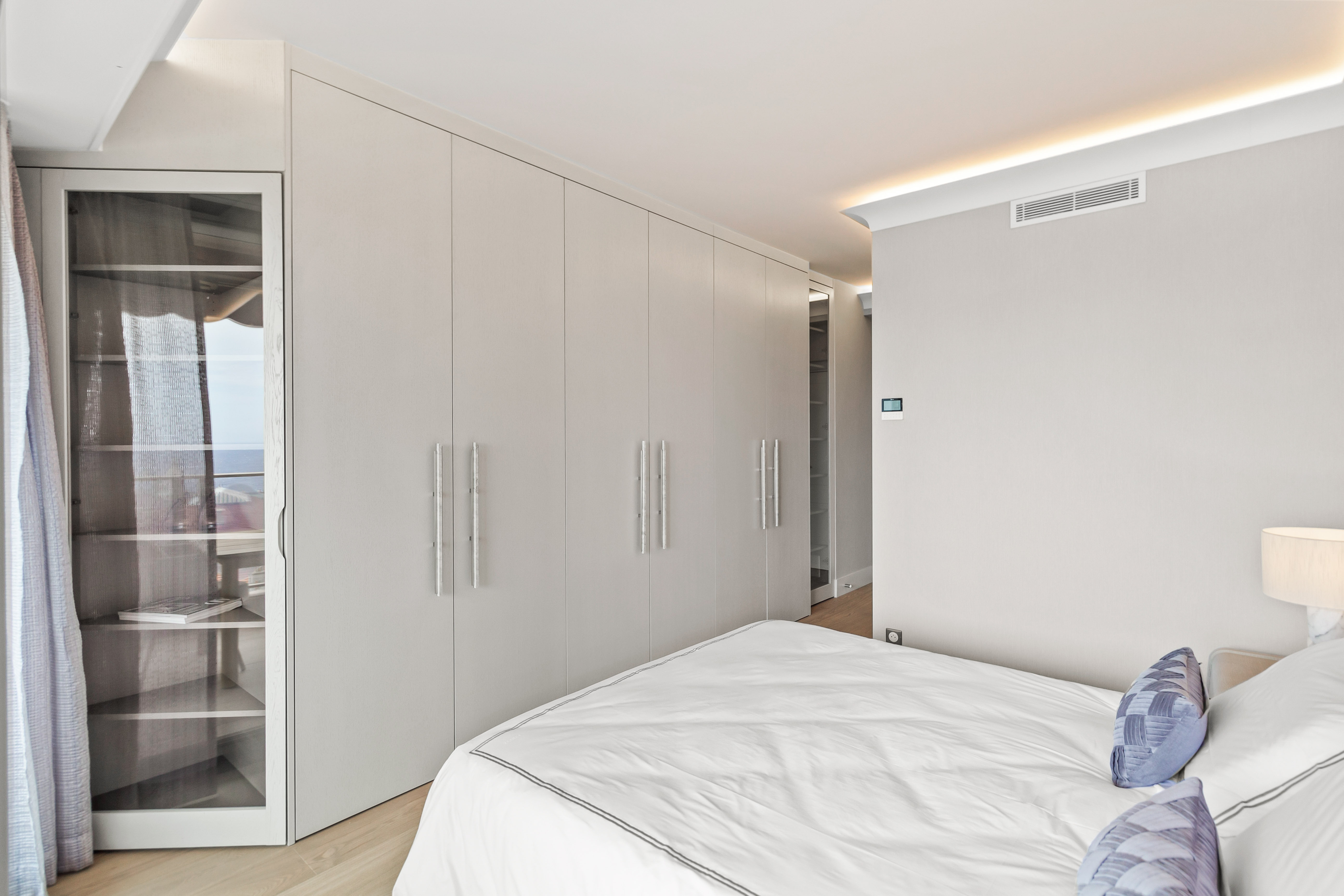 Riviera Palace: 4 Pièces Entièrement Rénové avec Vue Mer & Casino