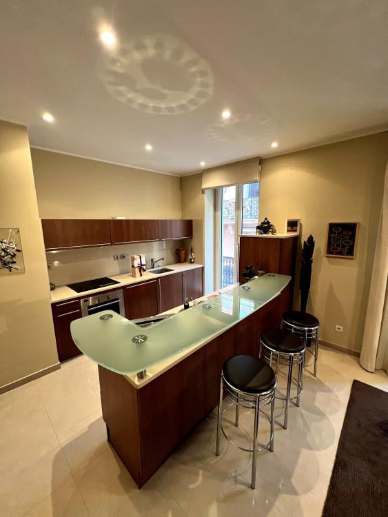 SOUS OFFRE ACCEPTÉE- MONTE CARLO - IMMEUBLE BOURGEOIS SOUS LOI - 4 PIECES
