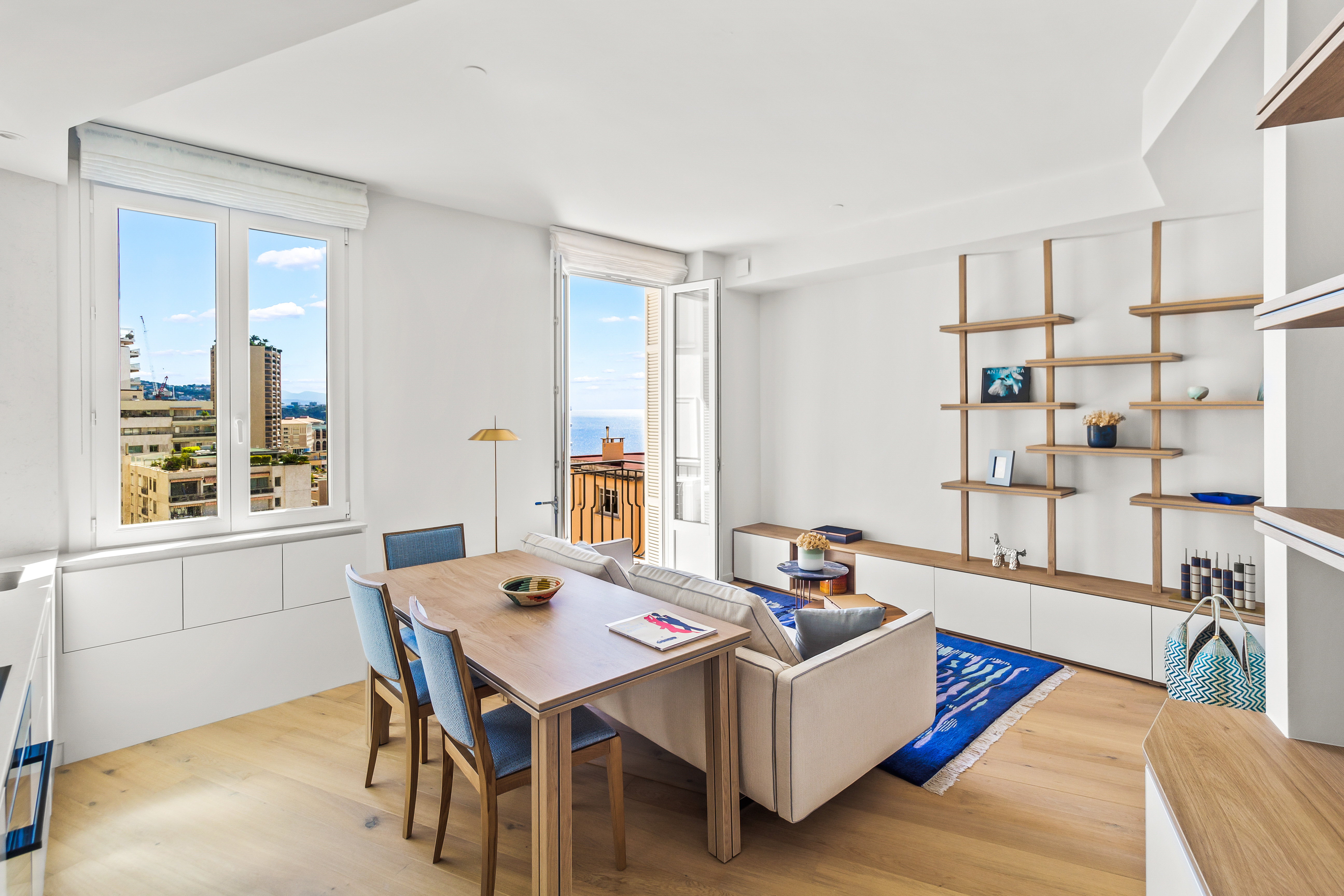 Appartement rénové de deux pièces avec une vue jusqu’à la mer