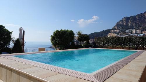 MAGNIFIQUE 7 PIECES AVEC PISCINE PRIVEE