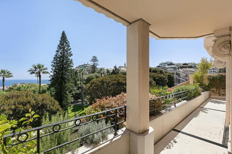 APPARTEMENT 5 PIECES DE GRAND STANDING