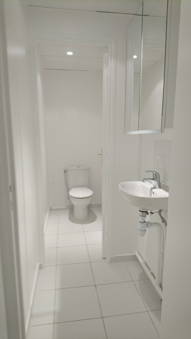 toilette-et-sas-moyen--1670858877.jpg