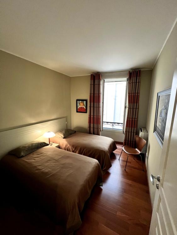 SOUS OFFRE ACCEPTÉE- MONTE CARLO - IMMEUBLE BOURGEOIS SOUS LOI - 4 PIECES