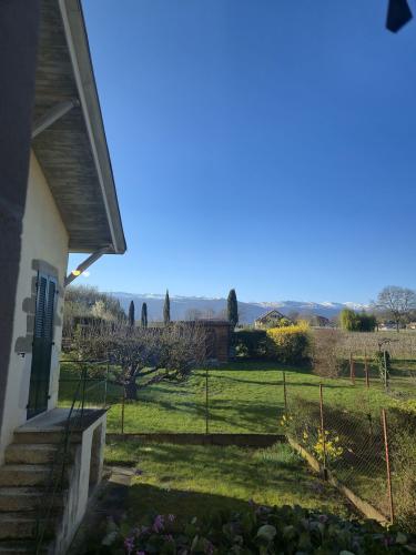 Maison de village avec cour et terrasses à Bourdigny