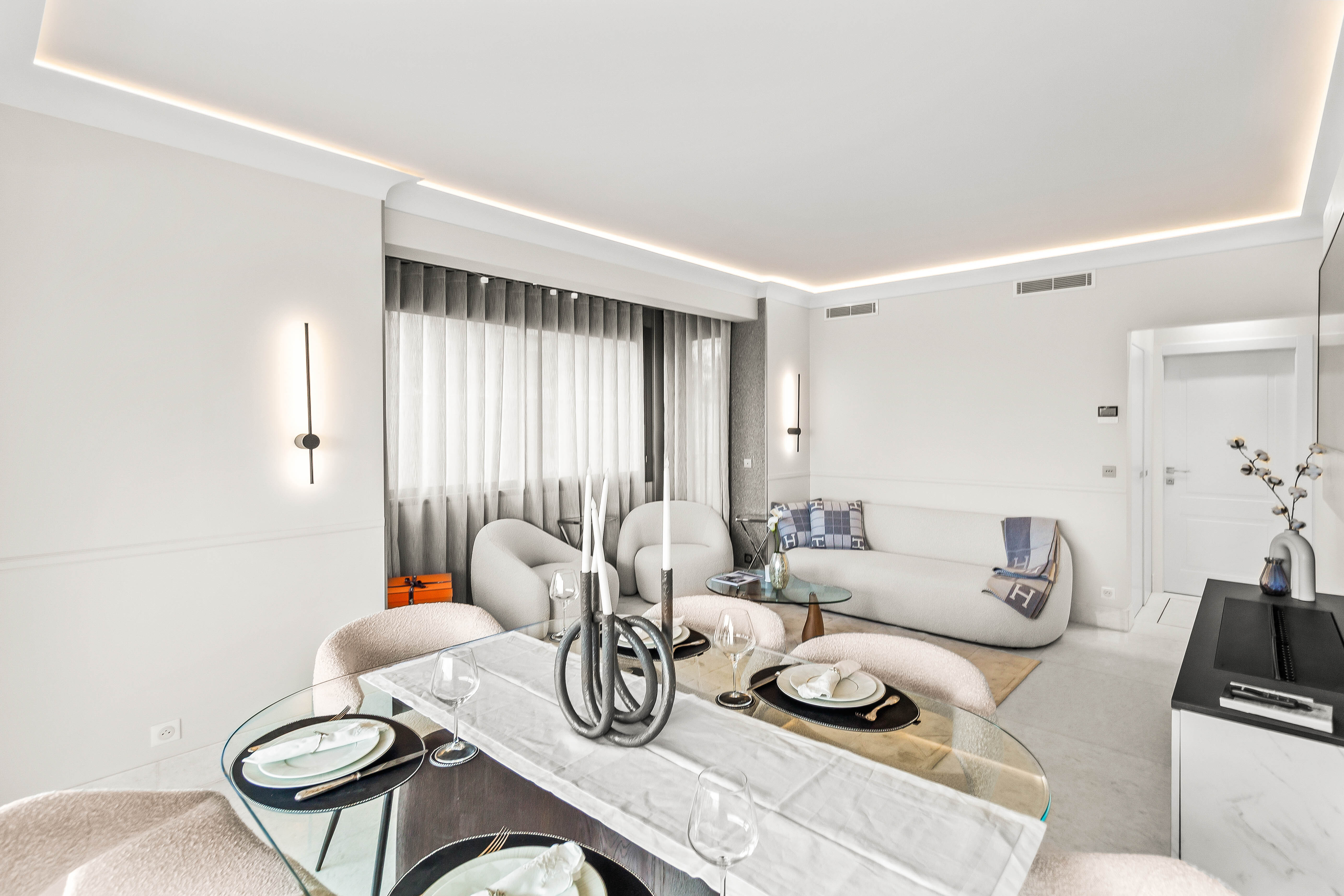 Riviera Palace: 4 Pièces Entièrement Rénové avec Vue Mer & Casino