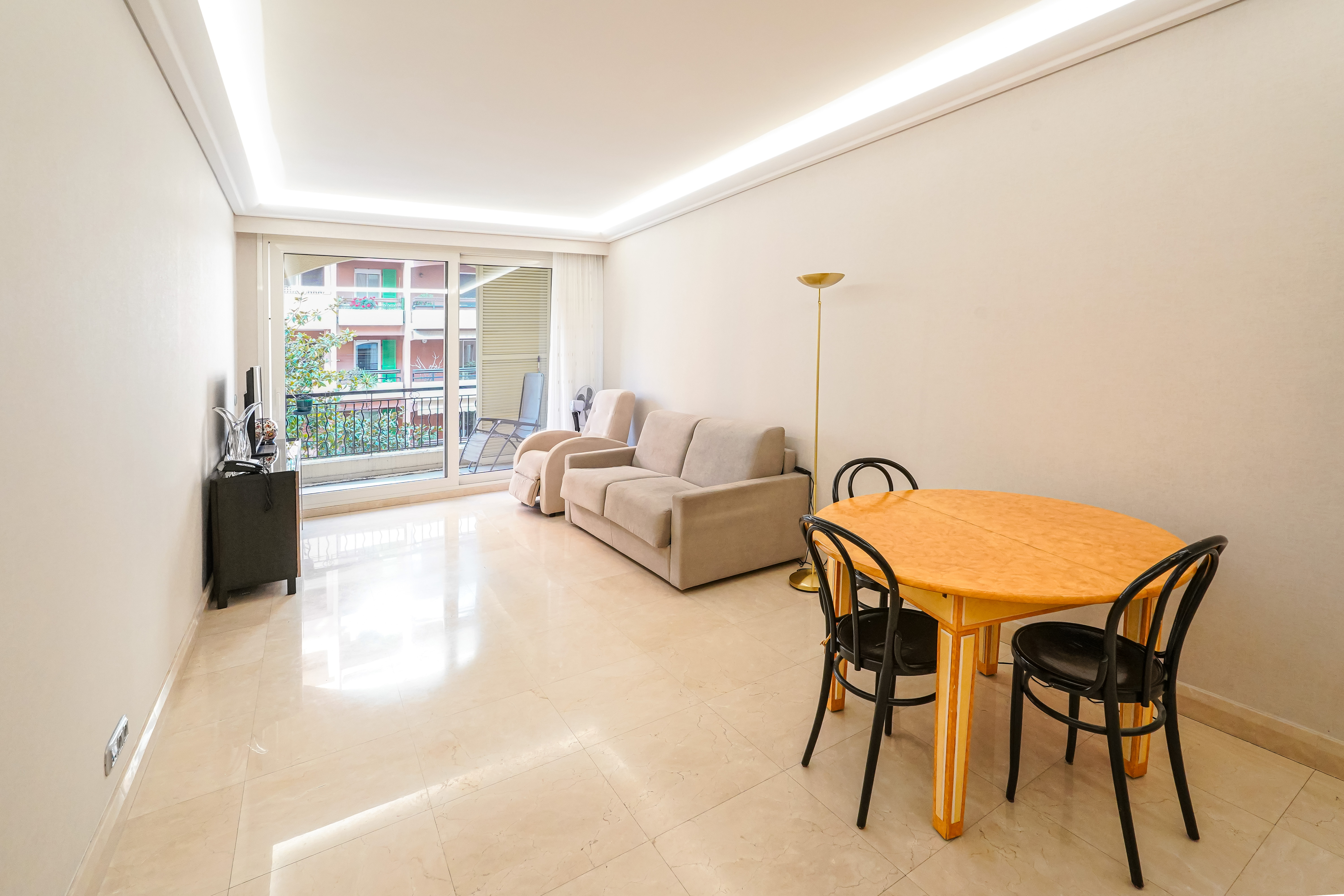uuGUa_pie-ce-principale-barnes-valeri-agency-monaco-1775828881.jpg