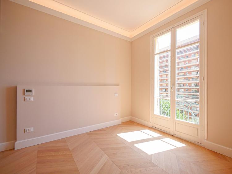 PALAIS BELVÉDÈRE - 2 PIÈCES RÉNOVÉ - USAGE MIXTE