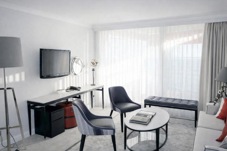 VEumY_salon-moderne-avec-lumiere-naturelle-1775922359.jpg