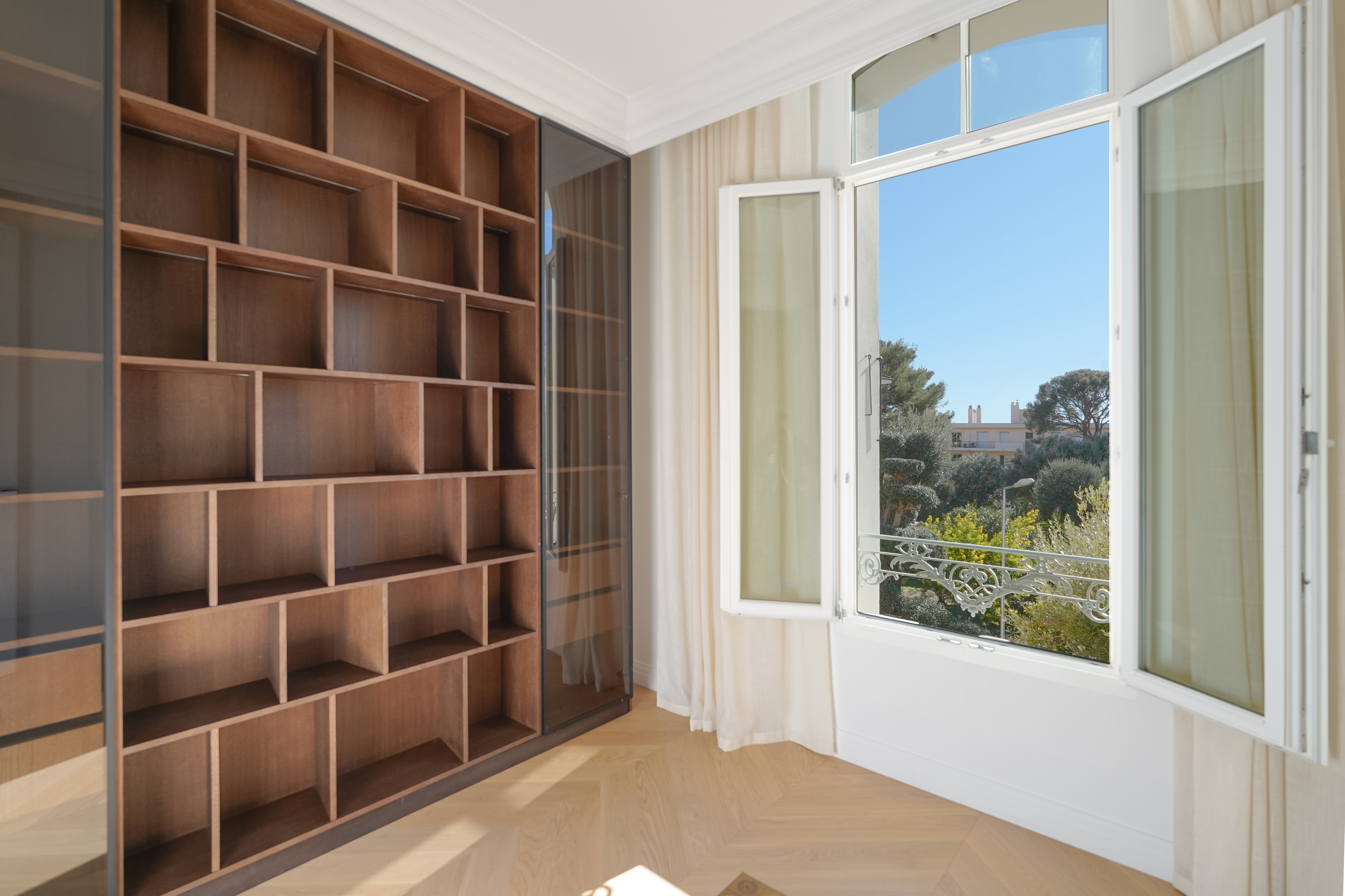 CAP D'AIL - APPARTEMENT SPACIEUX - DERNIER ETAGE AVEC JARDIN