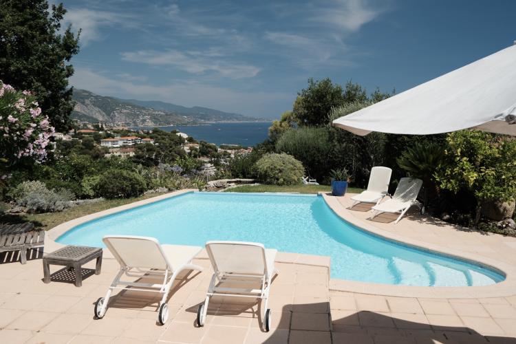 VENTE MAGNIFIQUE VILLA AVEC PISCINE RCM