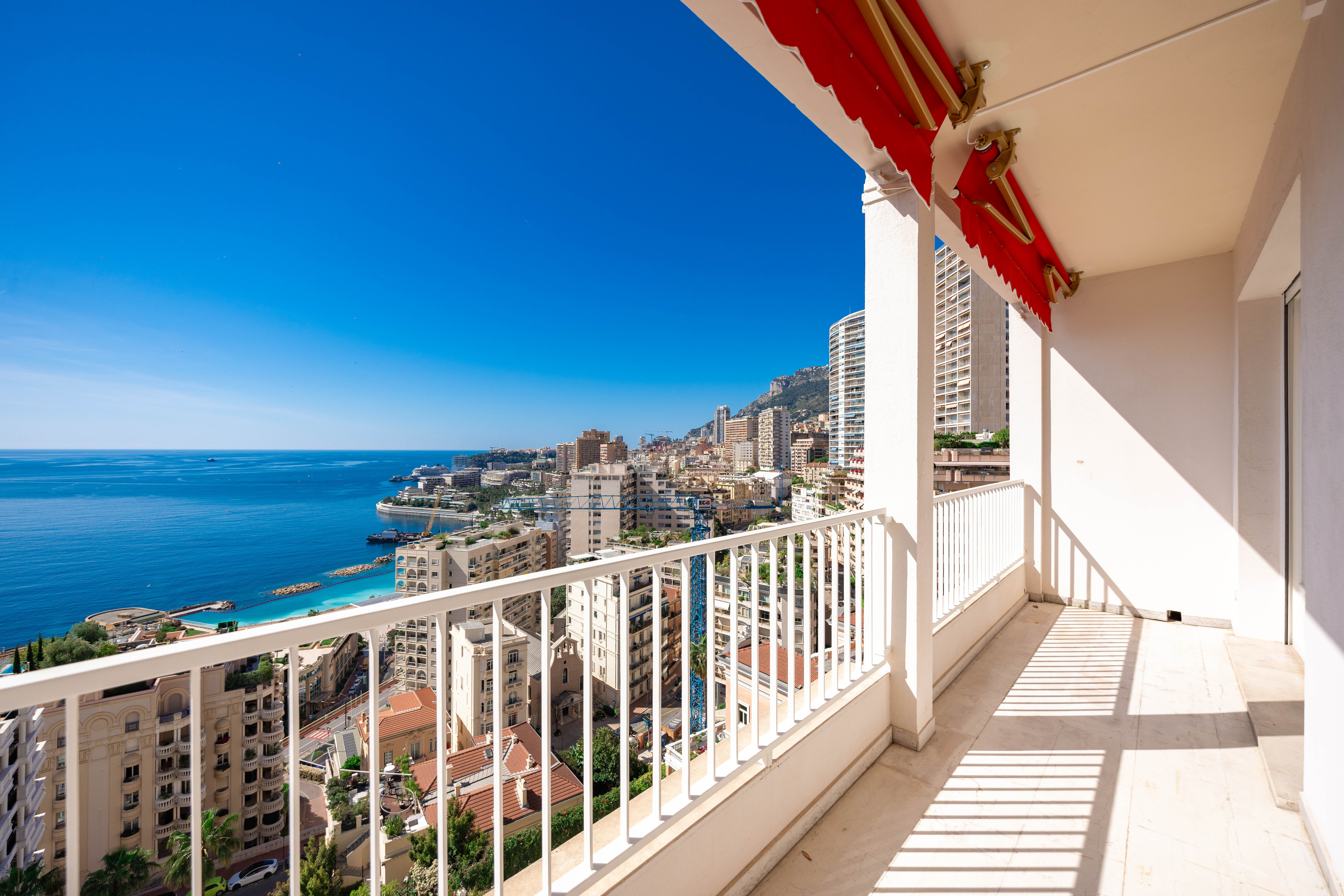 GRAND DEUX PIECES RÉNOVÉ AVEC VUE MER