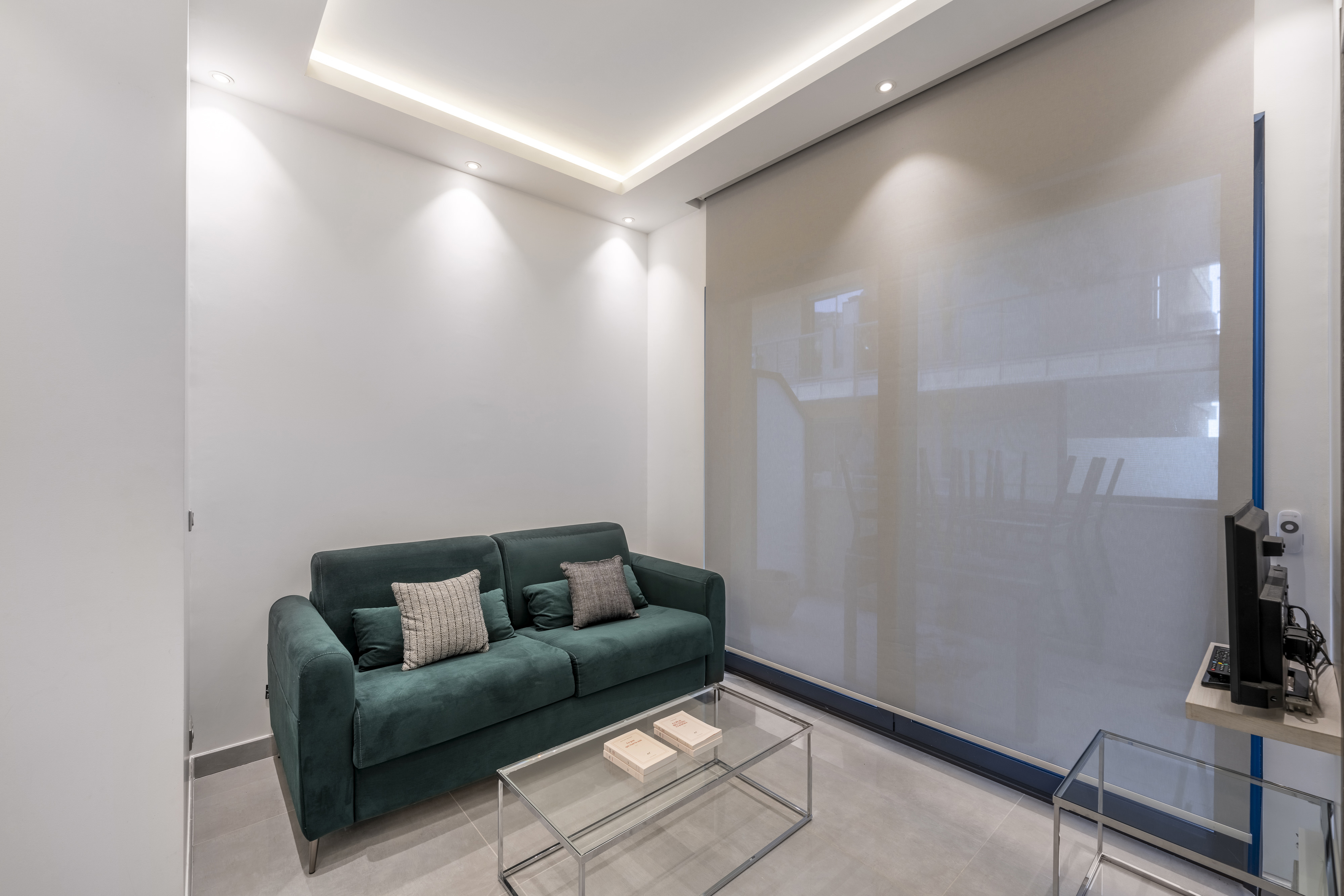BETTINA: moderne studio rénové avec terrasse en location