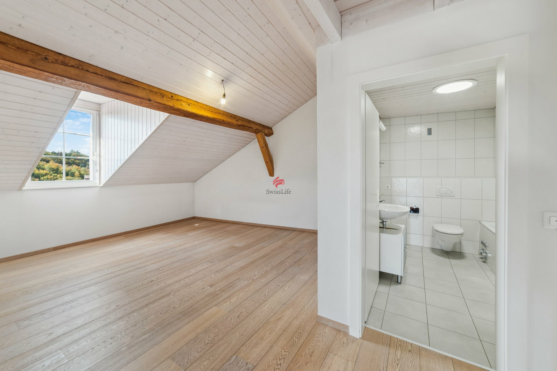 Charmant appartement en attique de 150 m² avec balcon